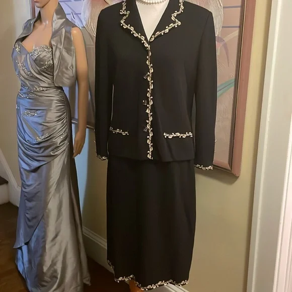 St.John Evening By Marie Gray skirt suit. - Picture 8 of 12